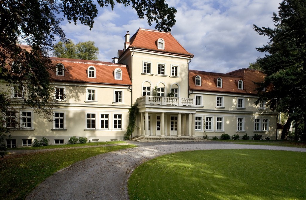 dwor-sierakow